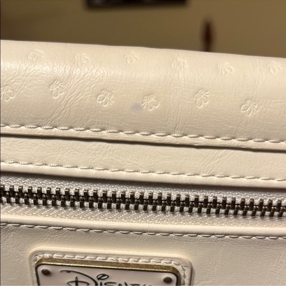 Winnie the Pooh Cream Clutch Wallet Loungefly & Disney Hard Tag VERY RARE - Picture 12 of 16